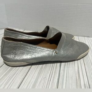 Frye Melanie Slip On Flat Sneaker Loafer Sz 7.5 Women Silver Metallic